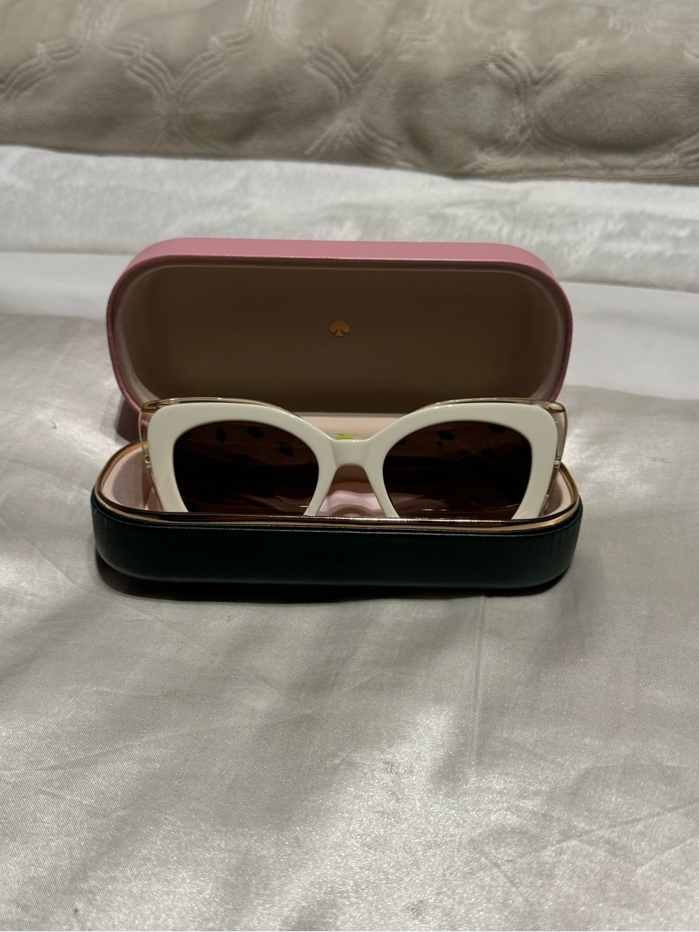 Kate Spade White Cateye Sunglasses with Lemon design - Picture 1 of 8